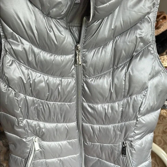 Calvin Klein Women's Silver Puffer Vest - Picture 6 of 7